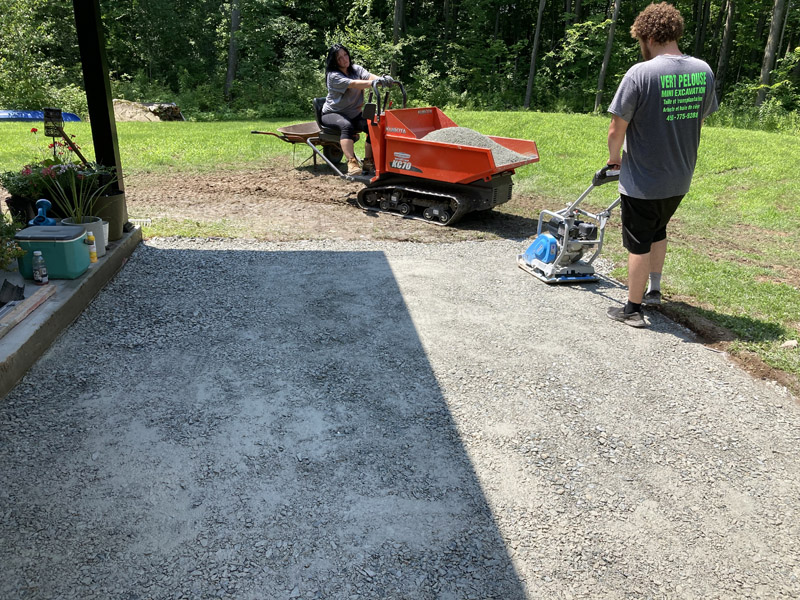 Nivelage de terrain à Granby et Waterloo – Vert Pelouse